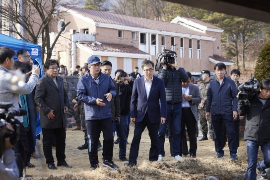 포천 오폭사고 현장 다시 찾은 김동연 지사 “피해주민에 재난위로금, 일상회복지원금 지급할 것”