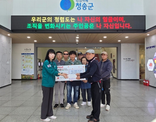 전투기 오폭 피해 마을 주민, 경북 산불 피해 지역 위문...성금 및 물품 전달