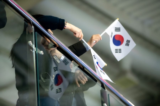 지역의 열정, 세계의 환호 속에 울려 퍼진 컬링 스톤의 울림