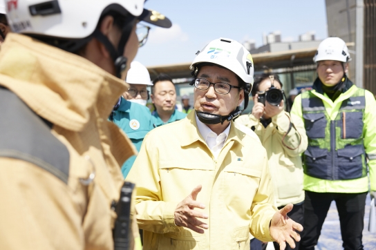 신안산선 붕괴 사고 현장 다시 방문한 김동연, “실종자 구조에 최선” 재차 강조