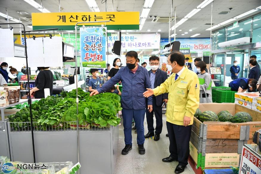 2-2 박윤국 포천시장, 종합소매업 코로나19 방역 현장점검.jpg
