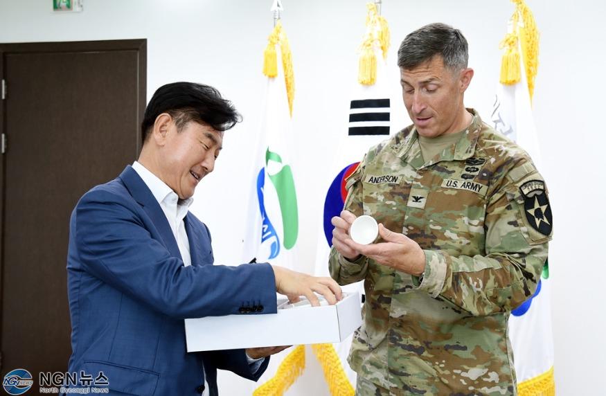 기획예산과(김동근 의정부시장, 미2사단 부사단장과 첫 만남 가져)5.JPG
