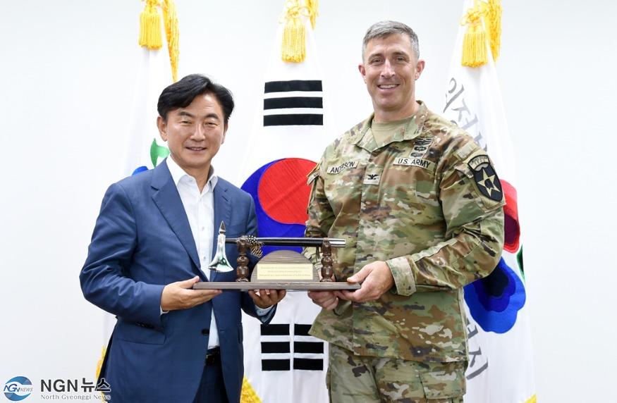 기획예산과(김동근 의정부시장, 미2사단 부사단장과 첫 만남 가져)4.JPG
