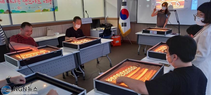 보도자료 사진(의정부시발달장애인평생교육지원센터샌드아트)2.jpg
