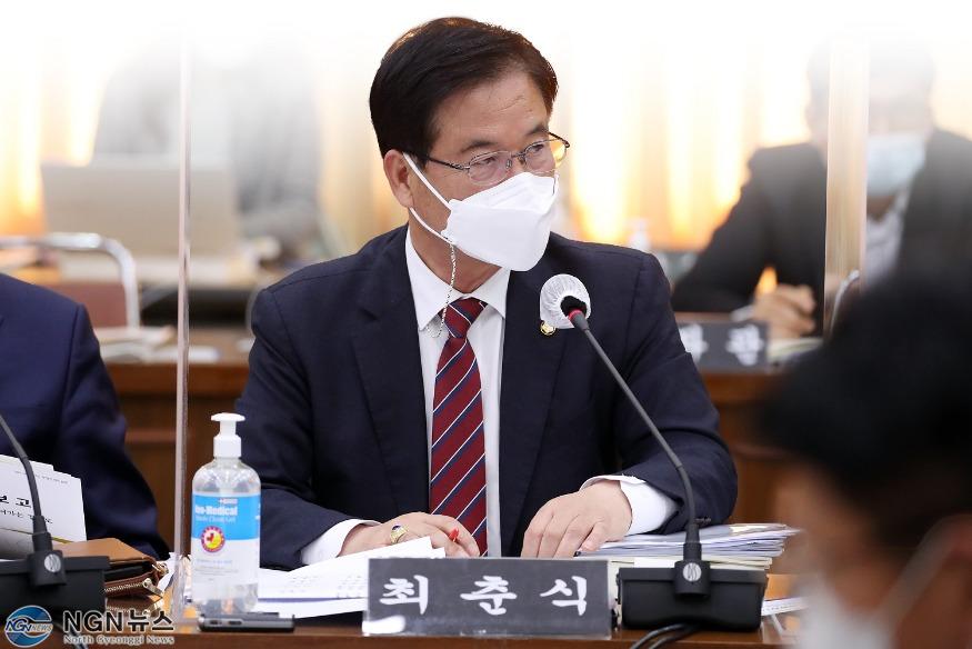 ★최춘식의원님질의사진2_배경수정.jpg