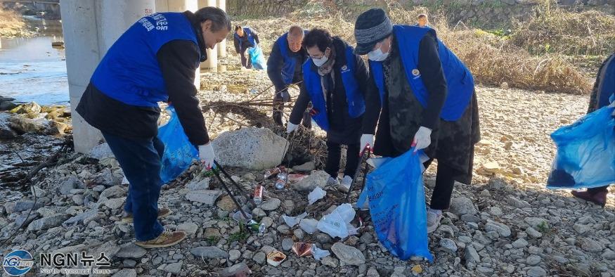 (1121)[진접읍]남양주시 진접읍, 바르게살기위원회와 함께 ‘겨울맞이 쓰담데이’ 릴레이 실시(사진2).jpg