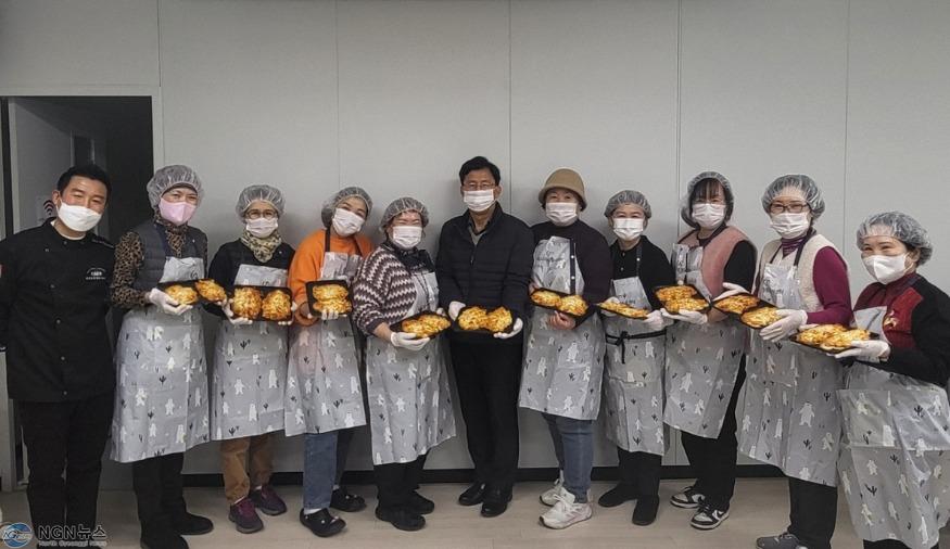 1207 구리시자원봉사센터, 어르신 안부콜센터 자원봉사자 빵 나눔 봉사활동 전개.jpg