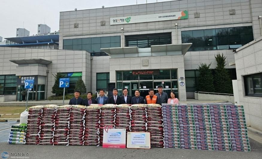(0411)[와부읍 복지지원과]남양주시 와부농업 협동조합 함종규 상임이사, 취임 축하 선물로 이웃사랑 실천(사진2).jpg