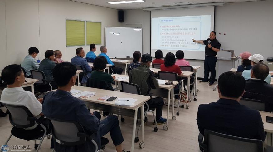 0508 구리시자원봉사센터  유채꽃 축제 자원봉사자 대상 안전교육 실시(2).jpg