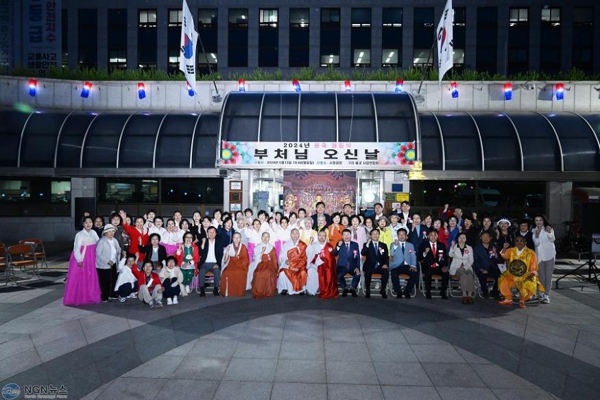 0514 백경현 구리시장  불기 2568년 봉축점등식 봉행 참석(2).jpg