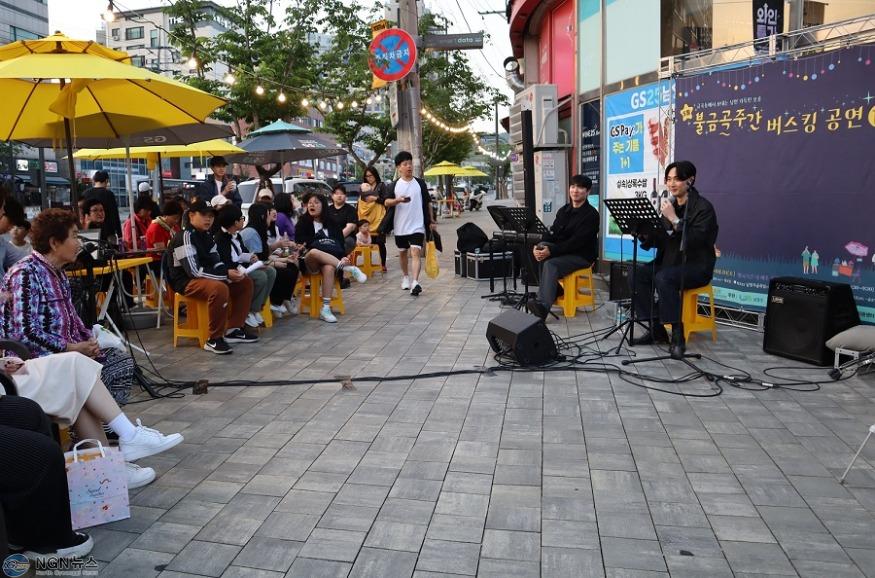 (0522)[도시재생과]남양주시, “금곡로에서 버스킹 즐기며 힐링하세요!” … 5월 불금곡주간 운영(사진1).jpg