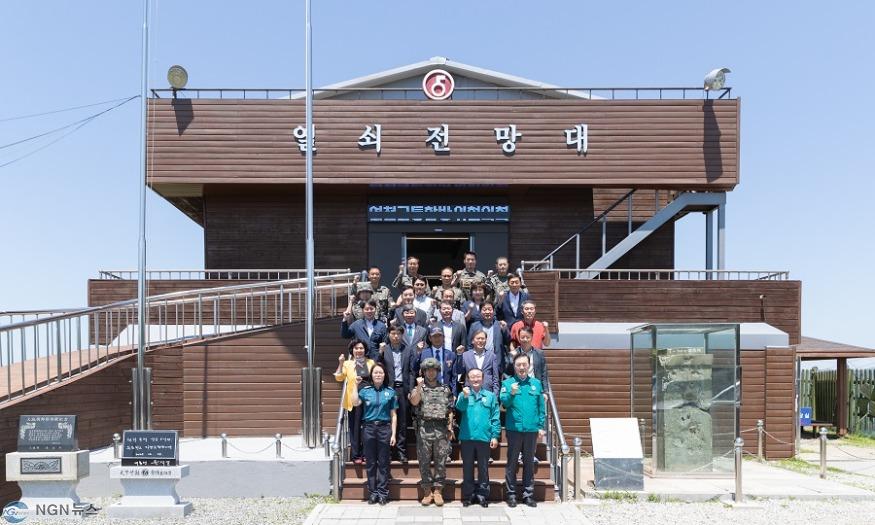 (사진)2. 연천군, 통합방위협의회 회의 개최…5사단 위문금 전달 (2).jpg