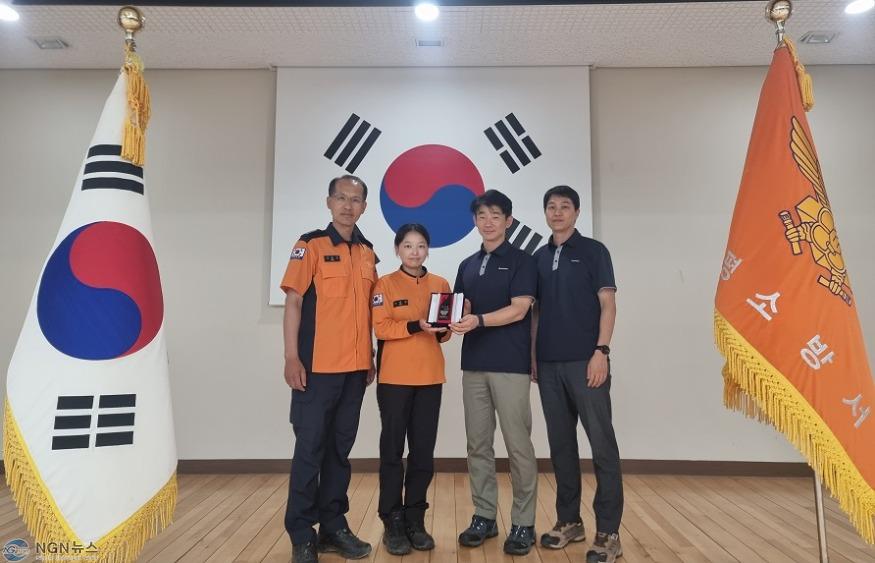 가평소방서, 소방장 조민경 한국전기안전공사로부터 감사패 수여 사진 (1).jpg