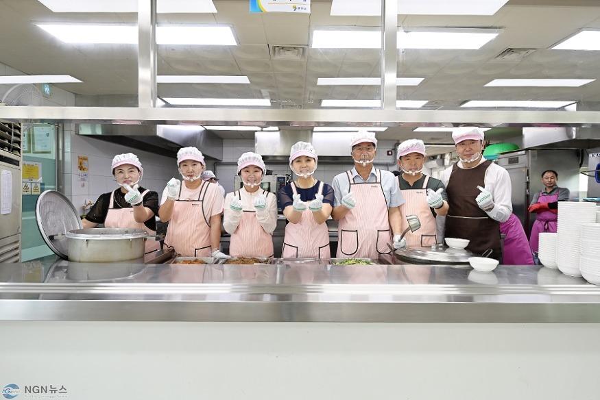 배식봉사 사진.jpg
