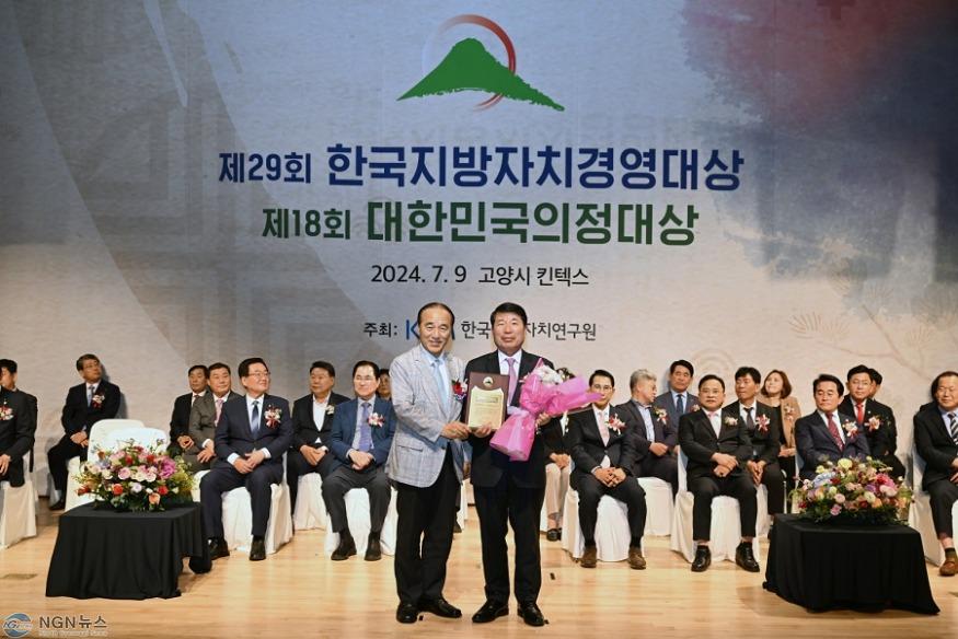 0710 백경현 구리시장, 제29회 한국지방자치경영대상 최고경영자상 수상(3).jpg