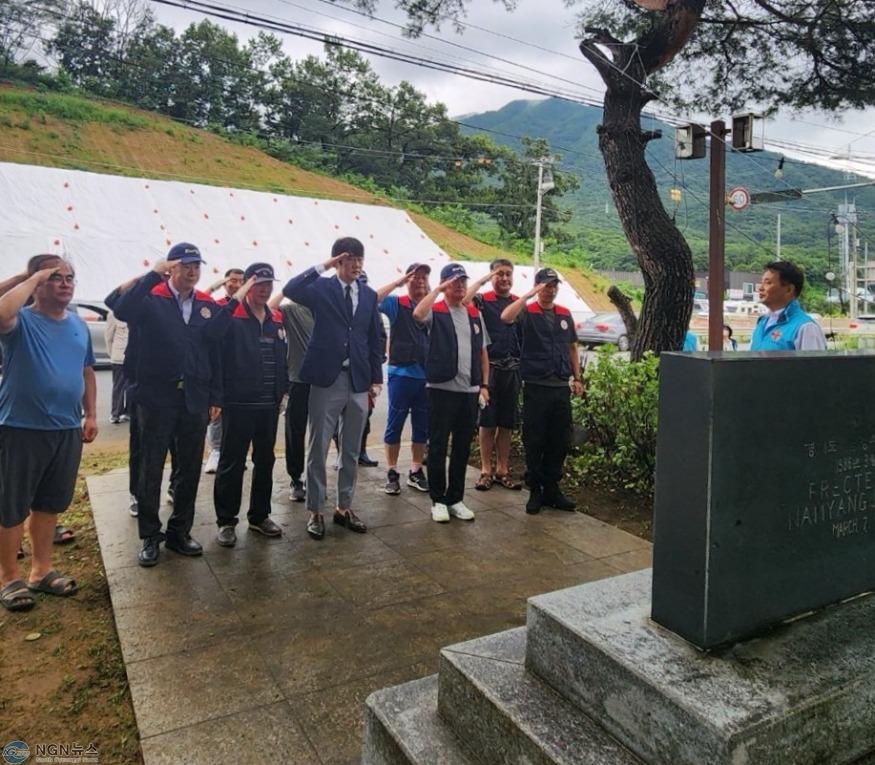 (0725)[복지행정과]남양주시재향군인회, 6.25참전 우방국 기념비 참배 및 일제정비 활동실시(사진4).jpg