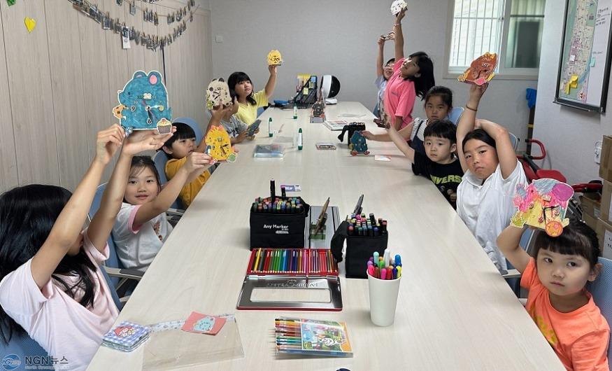 연천읍 행복마을관리소, 아동센터와 함께 시계 만들기 체험 진행.jpg