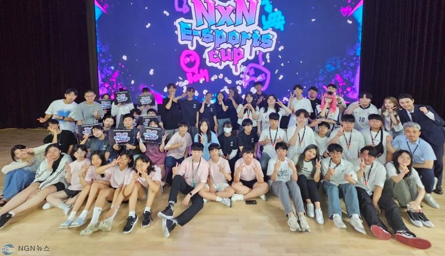 (0812)[청년정책과]‘남양주시 청소년 e-스포츠 페스티벌’ 성황리 개최(e스포츠기획단 자치기구 단체사진).jpg