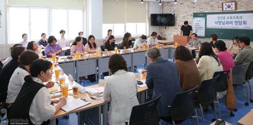 (0813)[미래교육과]주광덕 남양주시장, 진건중 교육가족과 미래의 교육방향 논의(사진3).JPG