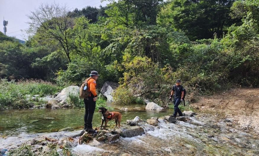 연인산수색중인+구조대원.jpg