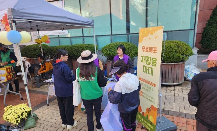 1029 구리시 수택3동주민자치회, ‘폐현수막을 활용한 마대 무료 나눔’ 사업 펼쳐(1).jpg