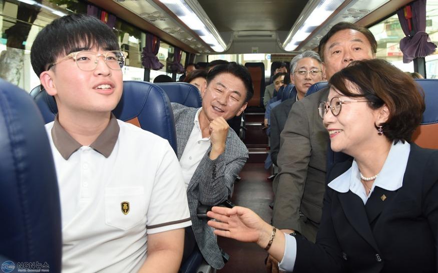 3.버스정책과(의정부 학생 통학버스, 시민 의견 반영해 3월 4일부터 새롭게 운행)3-의정부 학생 통학버스 개통식.jpg
