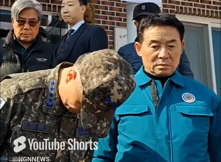 시퀀스 01.00_00_45_14.스틸 001.png