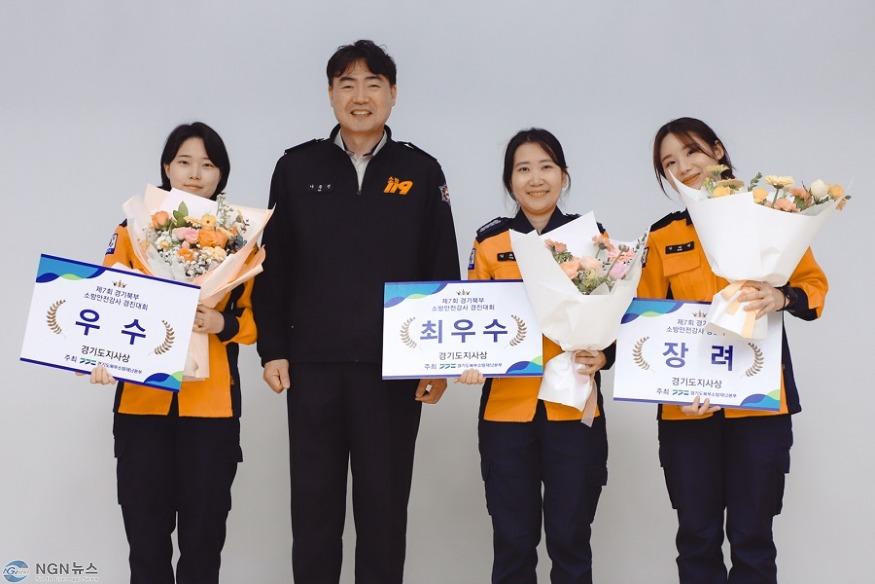수상자+단체사진.jpg