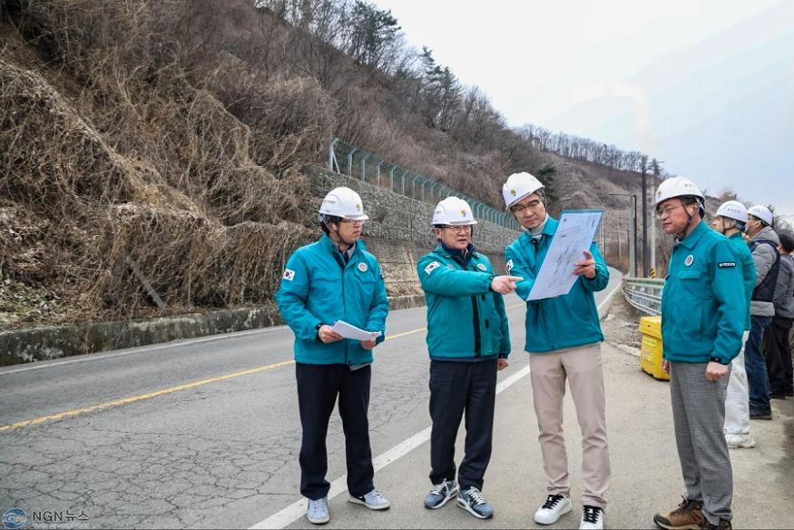 연천군, 해빙기 대비 급경사지 현장점검.jpg