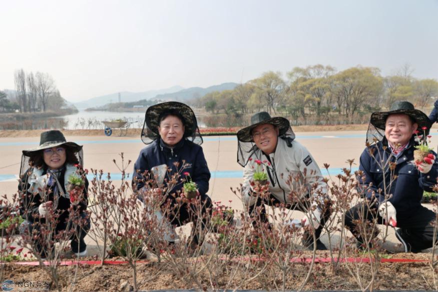 (가)가평군, 자라섬 식목행사로 관광객 맞이 준비1.jpg