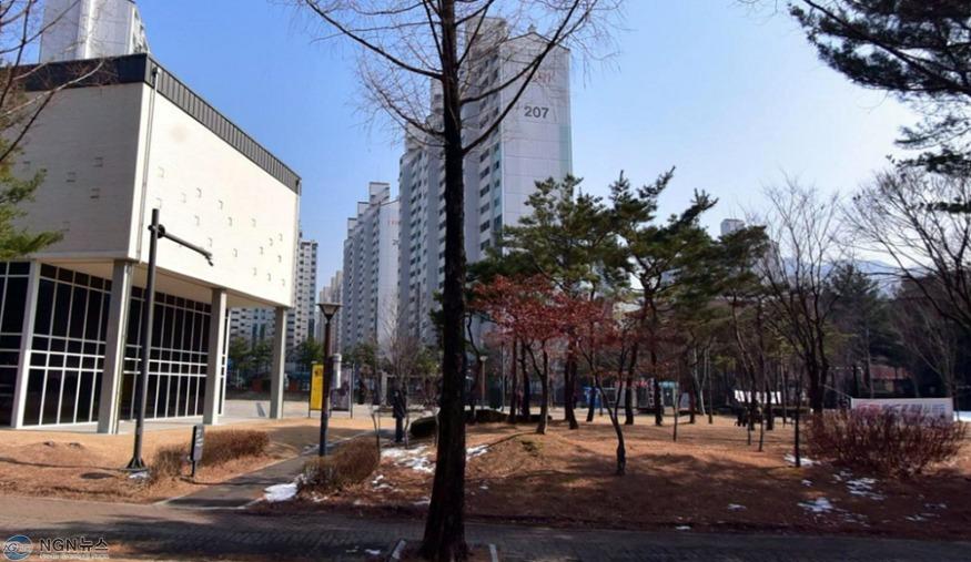 2.도시디자인과(의정부시, ‘음악정원’ 1단계 사업 완료…도시공간, 감성을 품다)2-장암발곡근린공원(울타리철거후).jpg