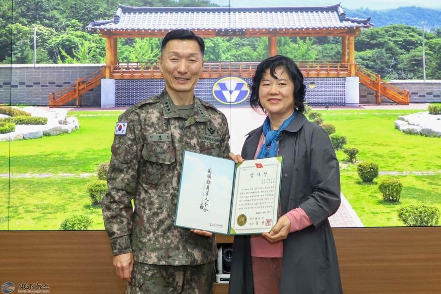 4 한국생활개선포천시연합회, 전투기 오폭 사고 자원봉사 공로로 감사장 받아.JPG