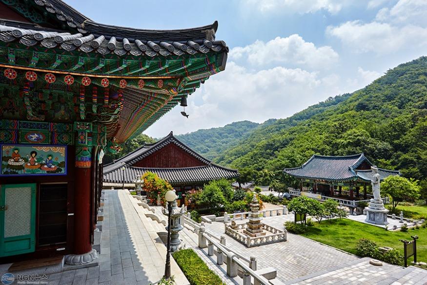 4.시민소통담당관(의정부 봄길에서 만나는 자연‧문화 소풍)14-회룡사.jpg