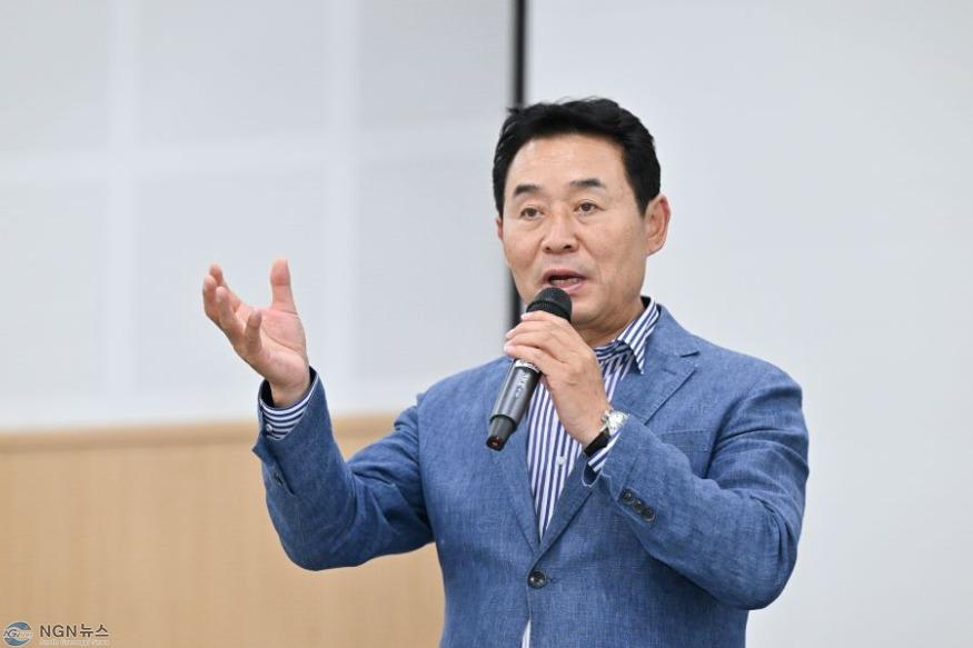 1-2 포천시, 캄보디아 외국인 계절근로자 94명 입국…‘농촌 일손 부족 해소 기대’.JPG