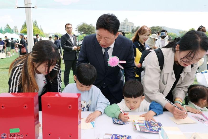 [추가보도2] (마)“웃음꽃 핀 하루, 가평 어린이날 큰잔치”2.jpg