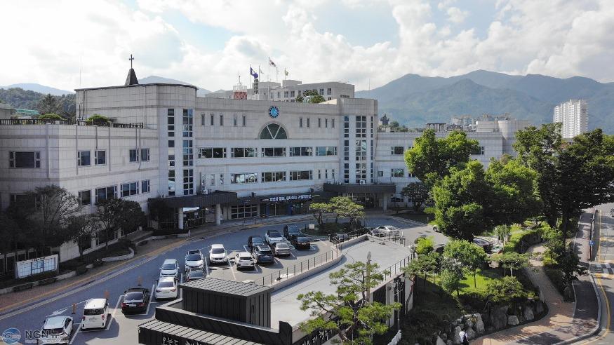 (나)가평군, 소상공인 특례보증 10억 원 추가 지원(가평군청 전경).jpg