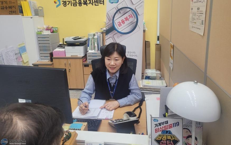 백명주+상담위원+상담사진_내담자남자.jpg
