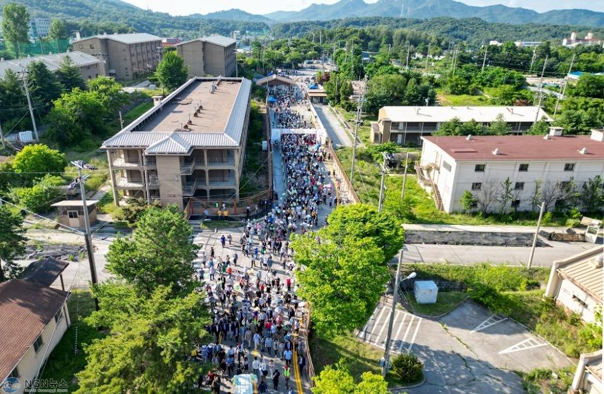 1.도시디자인과,도시개발과(과거와 미래를 잇는 캠프 레드클라우드, 의정부시의 새로운 내일을 그리다!)5-2023년 7월 CRC 통과도로 개방 행사.JPG